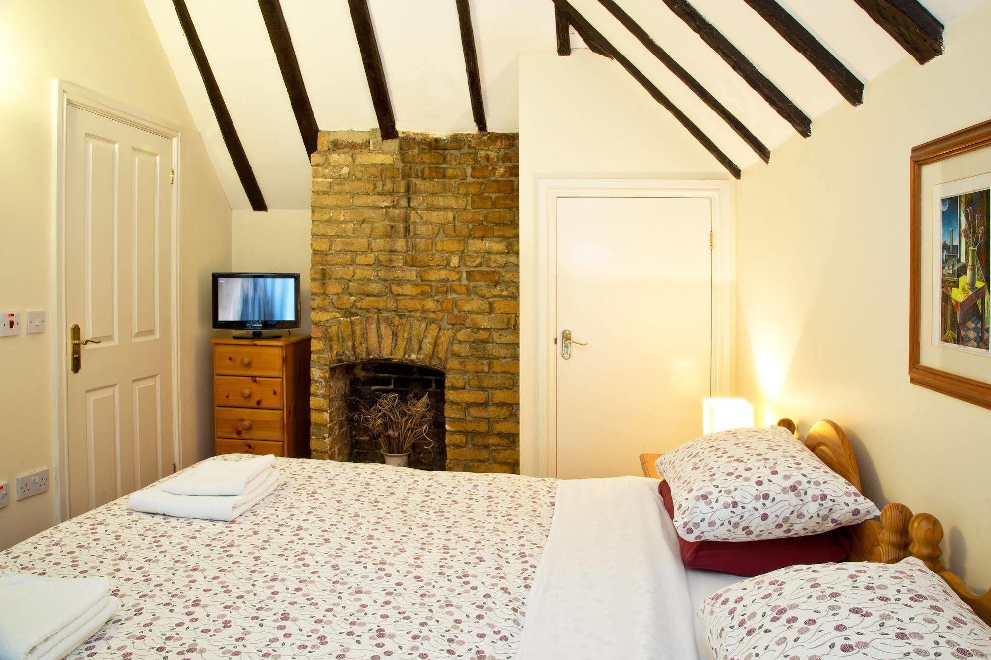 Detling Coachhouse Bed and Breakfast Maidstone Exterior foto